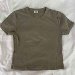 Aritzia Sunday Best Cropped Short Sleeve Baby Tee T Shirt Size Small Olive Green